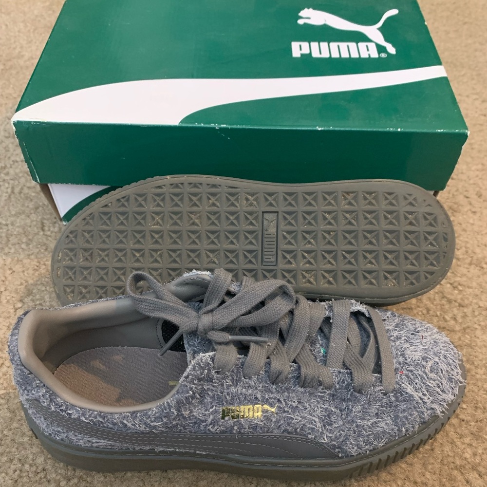 Textured Gray Pumas